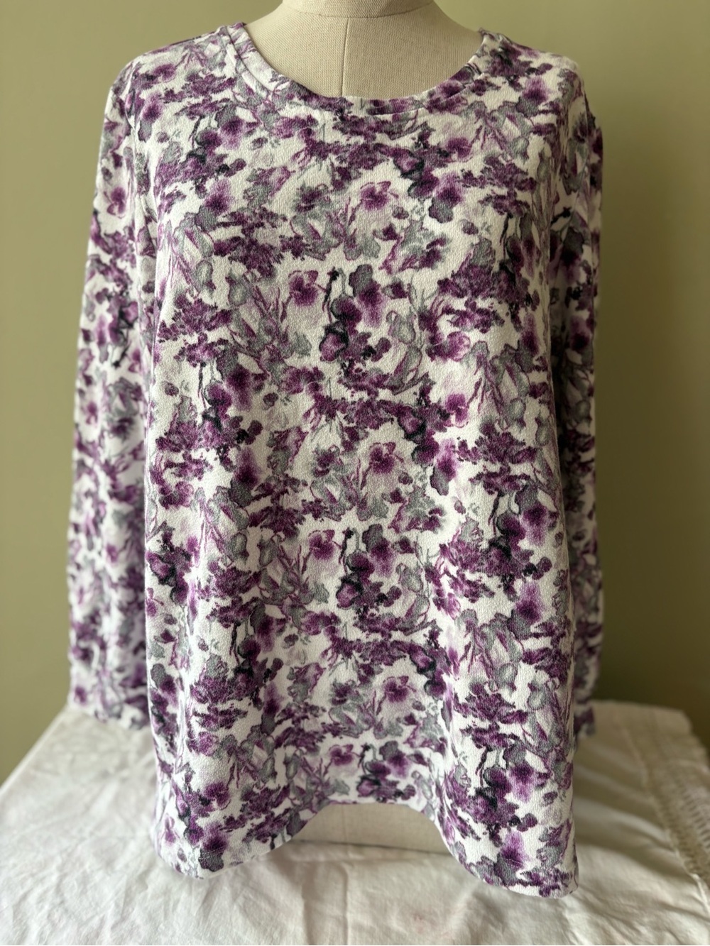 Northern Reflections Purple & White Floral Pullover size xxlp